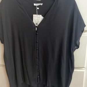 V neck button up black top